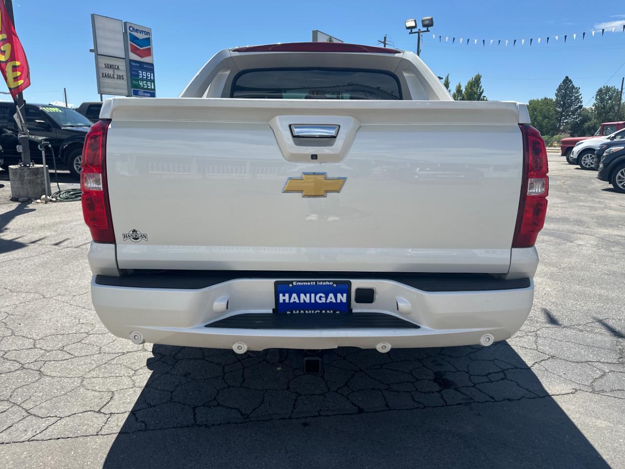 Chevrolet Avalanche 4WD Crew Cab LTZ 2013