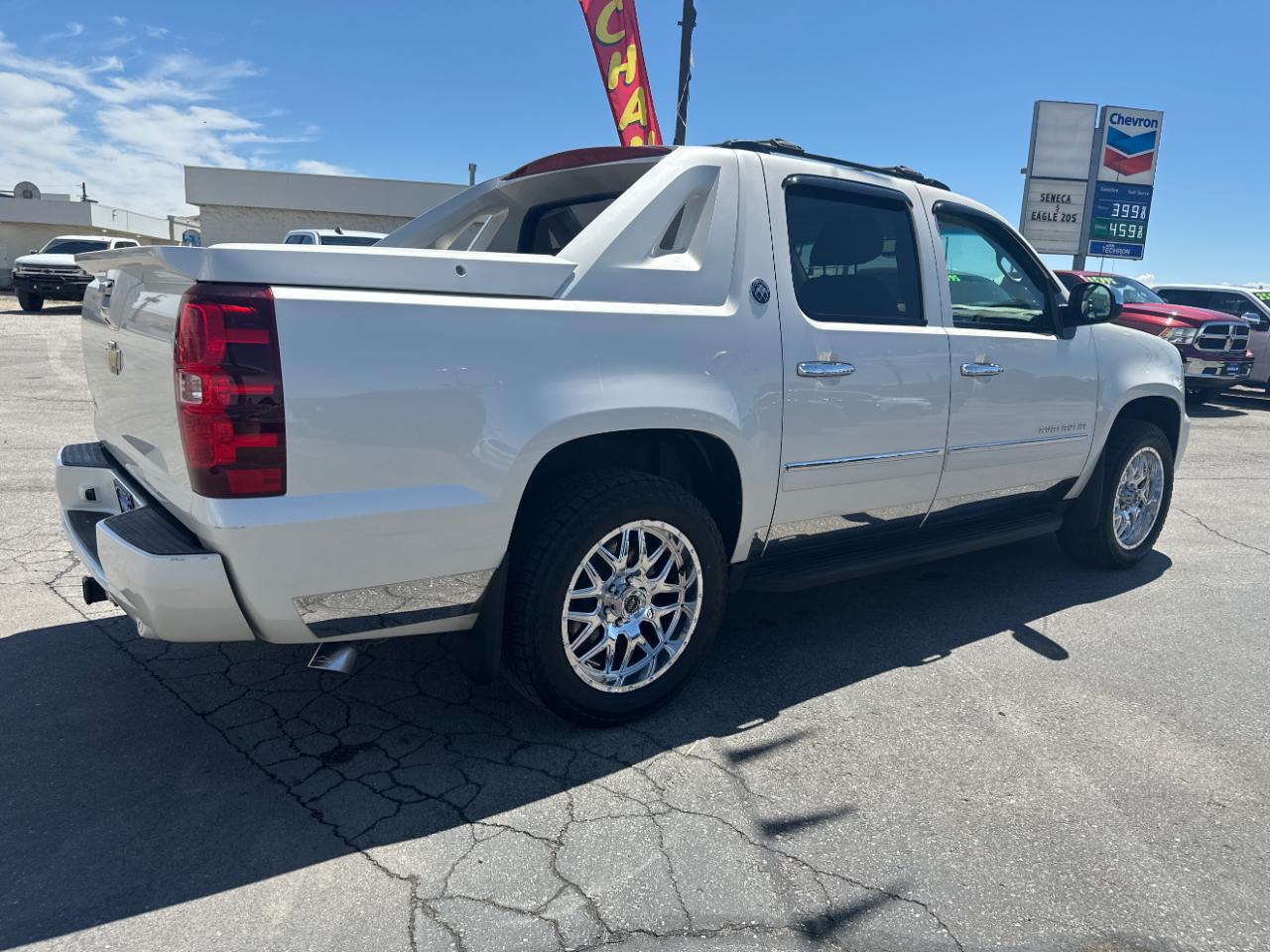 Chevrolet Avalanche 4WD Crew Cab LTZ 2013