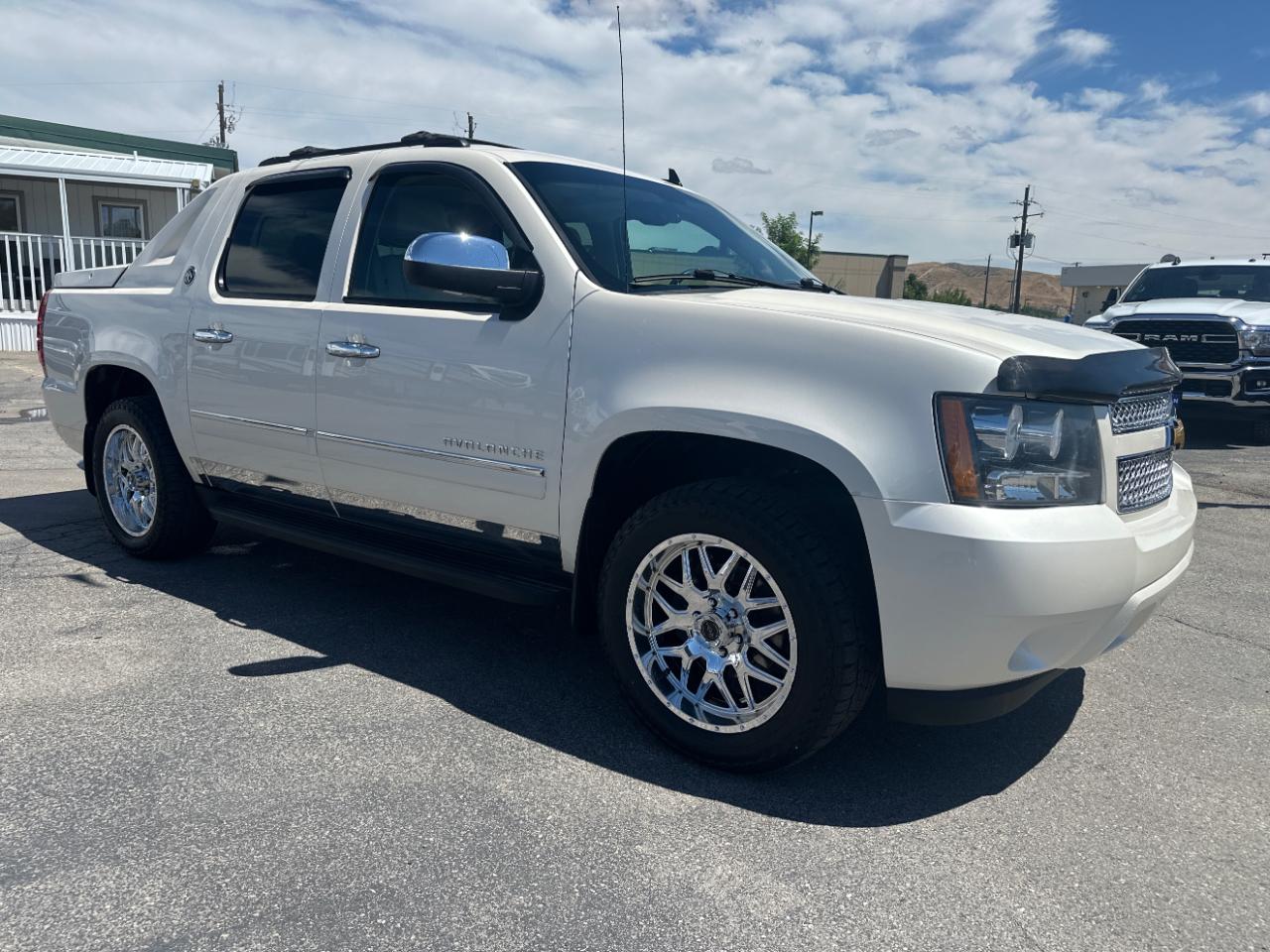 Chevrolet Avalanche 4WD Crew Cab LTZ 2013
