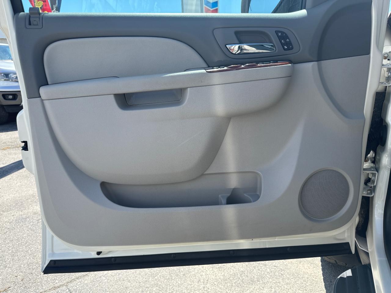 Chevrolet Avalanche 4WD Crew Cab LTZ 2013