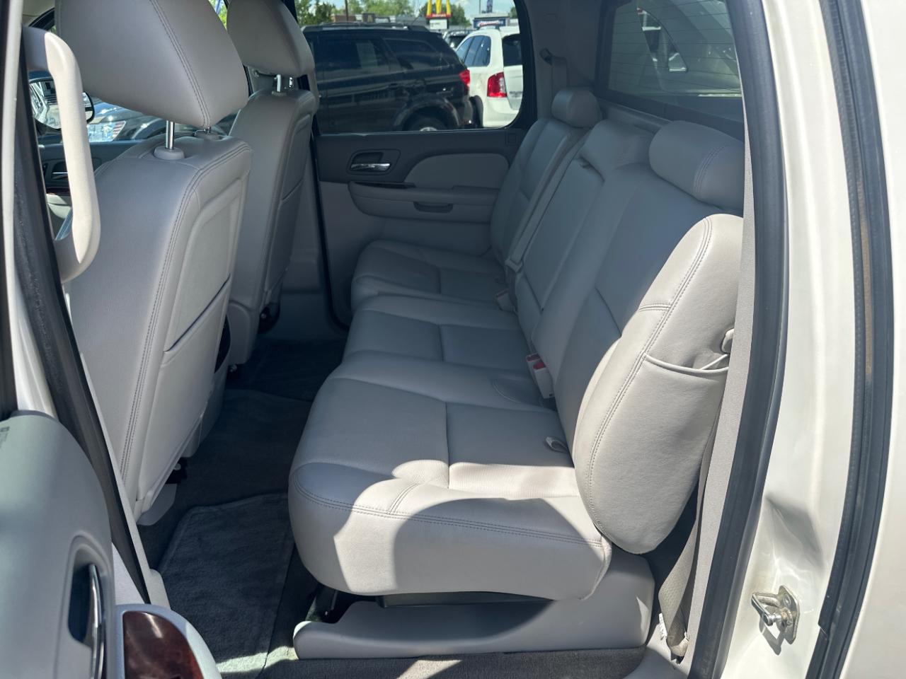 Chevrolet Avalanche 4WD Crew Cab LTZ 2013