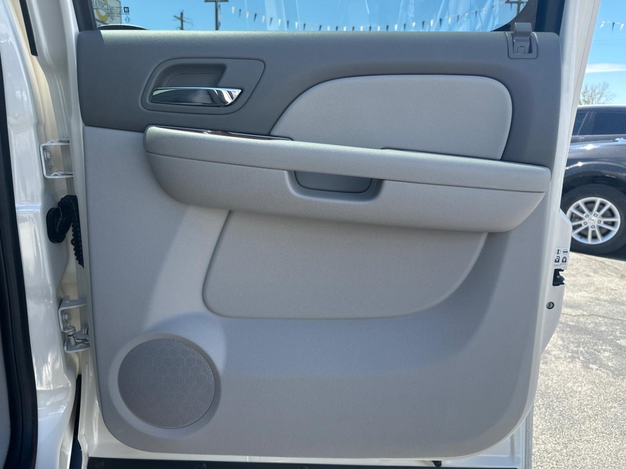 Chevrolet Avalanche 4WD Crew Cab LTZ 2013