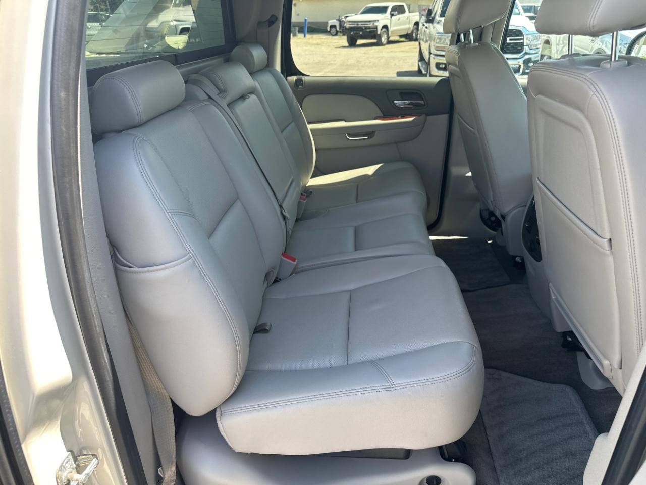 Chevrolet Avalanche 4WD Crew Cab LTZ 2013