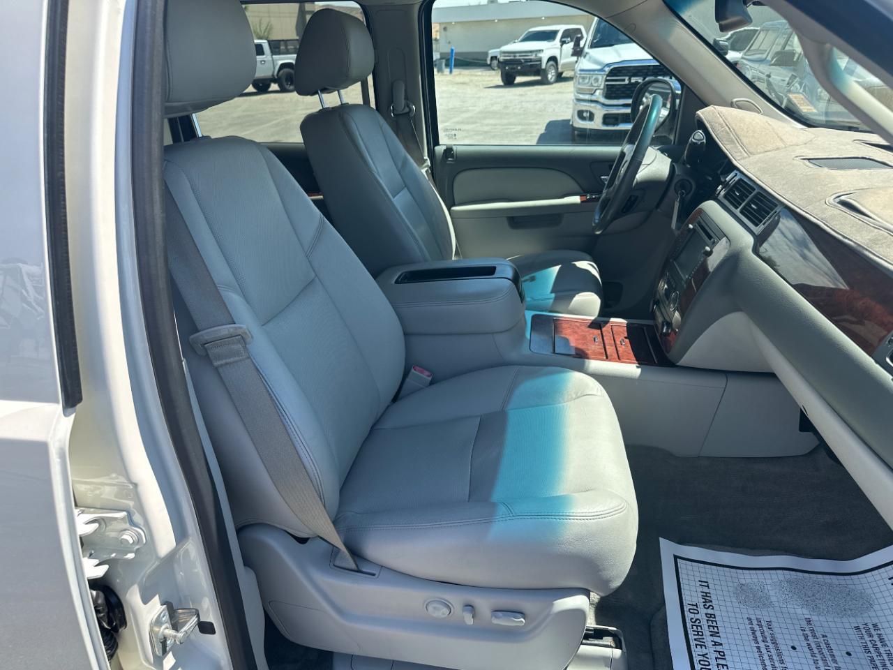 Chevrolet Avalanche 4WD Crew Cab LTZ 2013