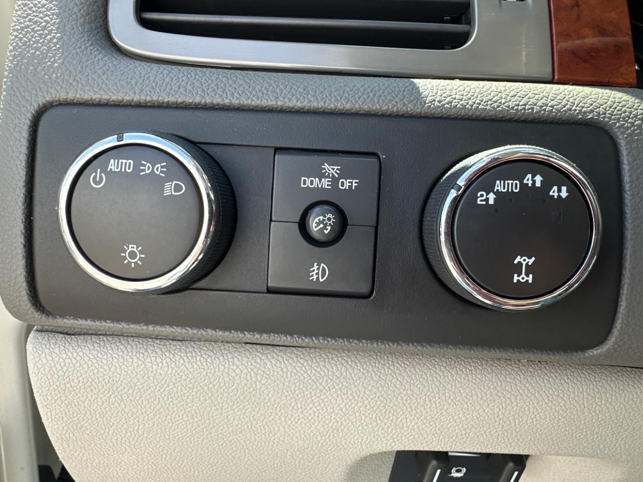 Chevrolet Avalanche 4WD Crew Cab LTZ 2013