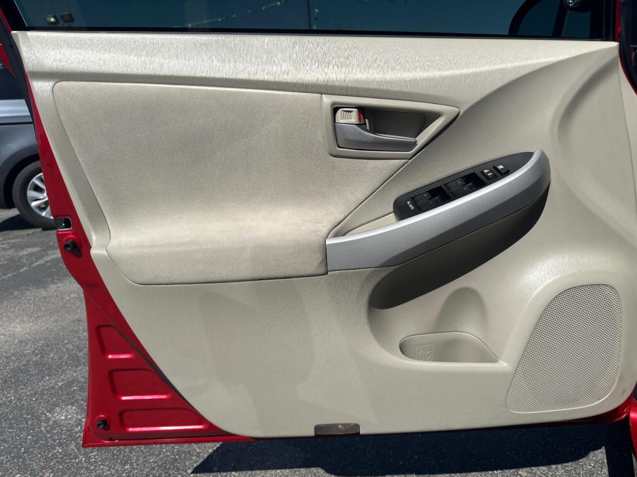 Toyota Prius 5dr HB Three (Natl) 2012