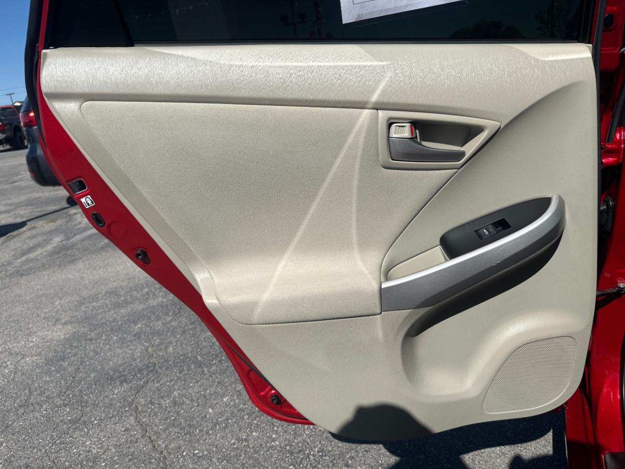 Toyota Prius 5dr HB Three (Natl) 2012