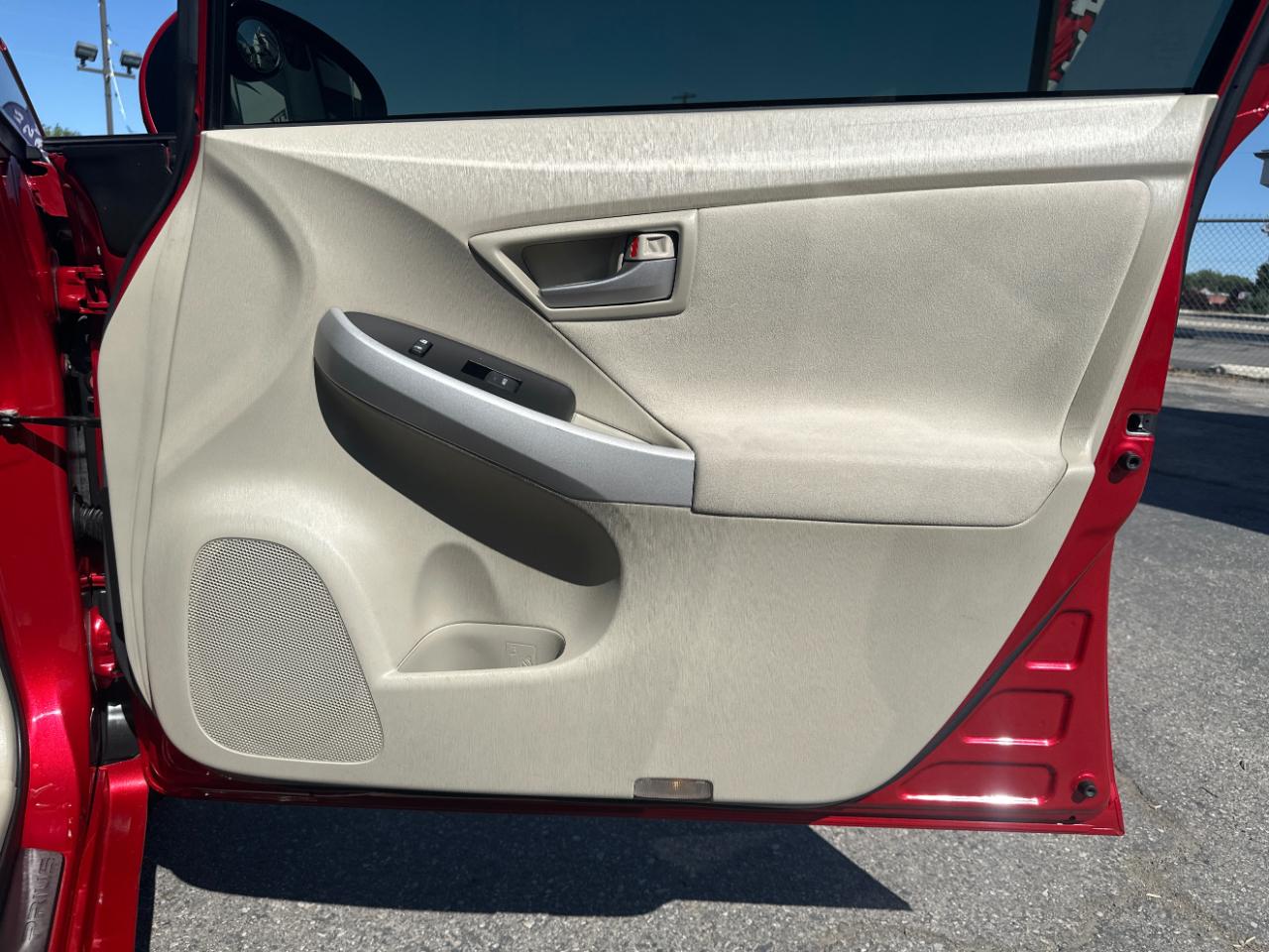 Toyota Prius 5dr HB Three (Natl) 2012
