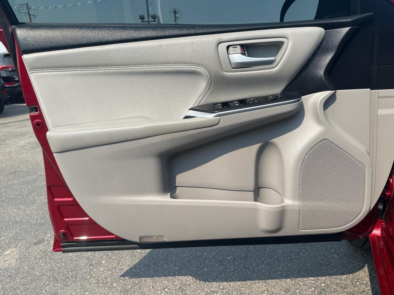 Toyota Camry XLE Auto (Natl) 2017