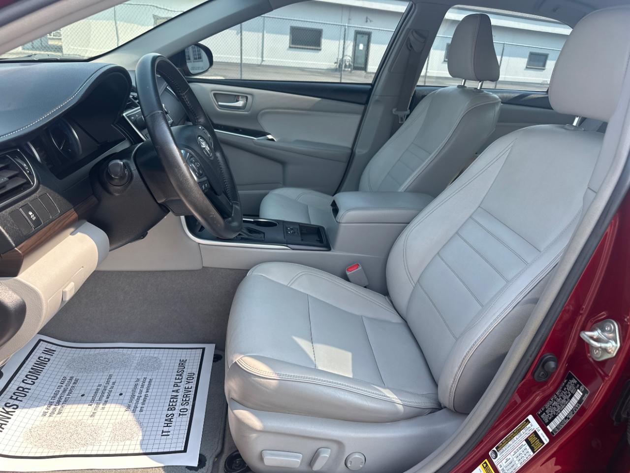 Toyota Camry XLE Auto (Natl) 2017