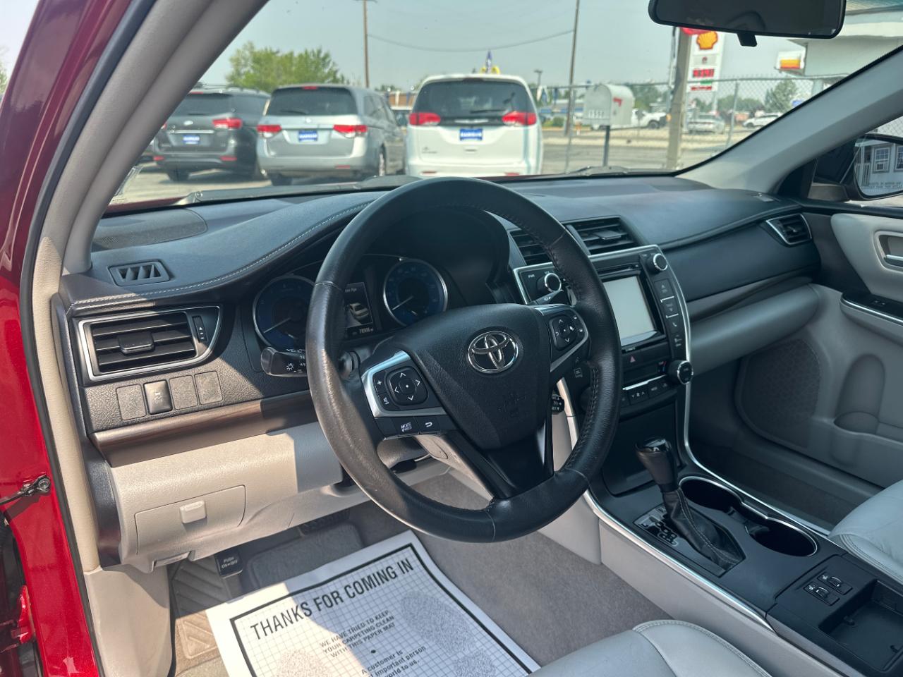 Toyota Camry XLE Auto (Natl) 2017
