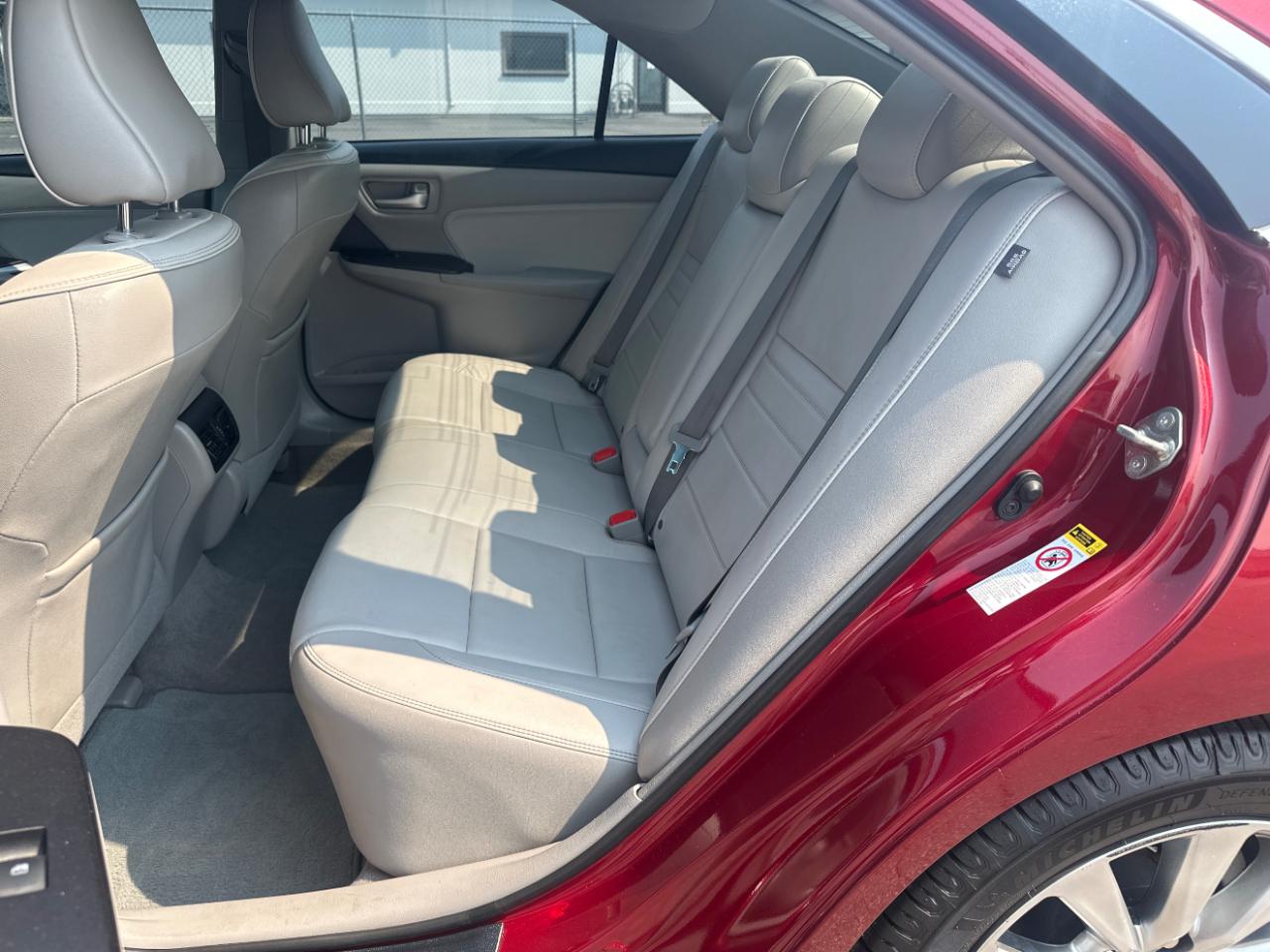 Toyota Camry XLE Auto (Natl) 2017
