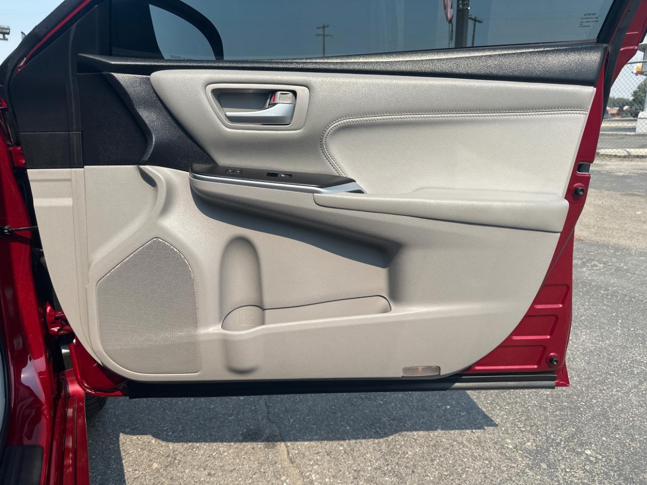 Toyota Camry XLE Auto (Natl) 2017