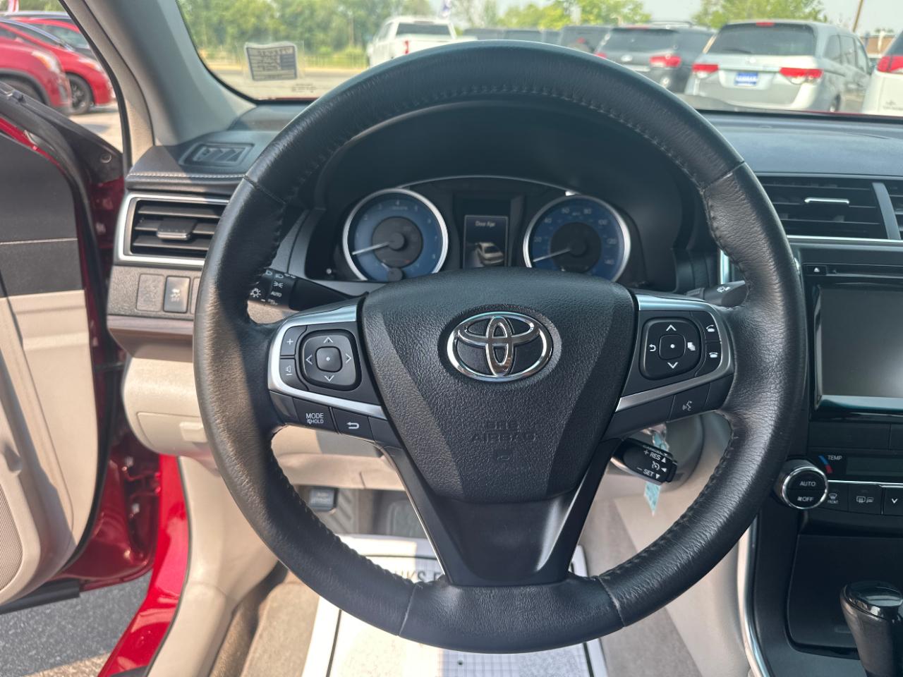 Toyota Camry XLE Auto (Natl) 2017