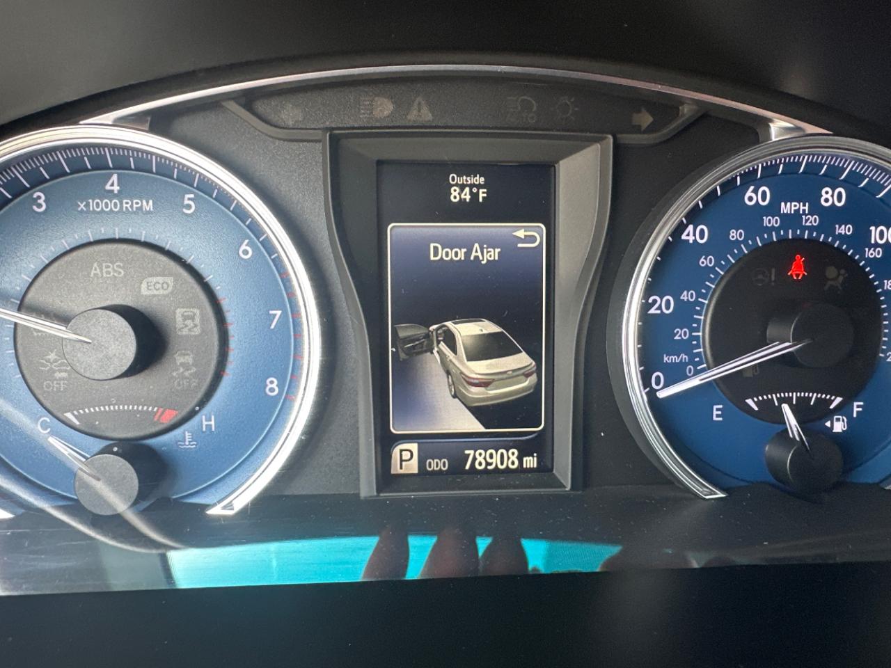 Toyota Camry XLE Auto (Natl) 2017