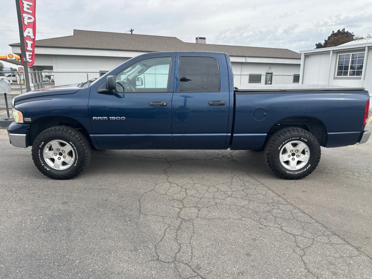Dodge Ram 1500 4dr Quad Cab 140.5" WB 4WD SLT 2004