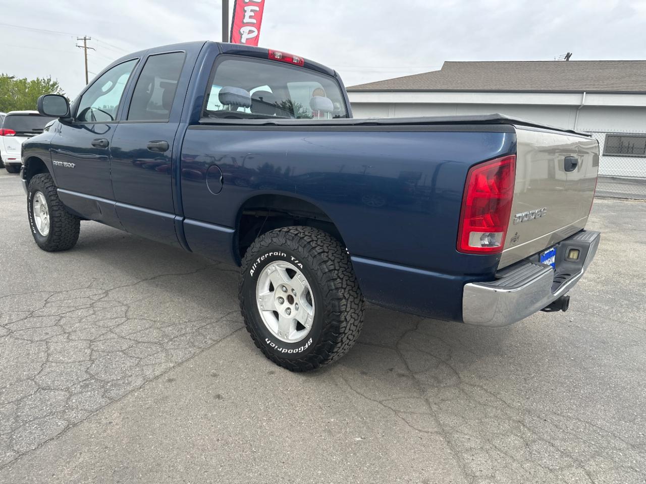Dodge Ram 1500 4dr Quad Cab 140.5" WB 4WD SLT 2004