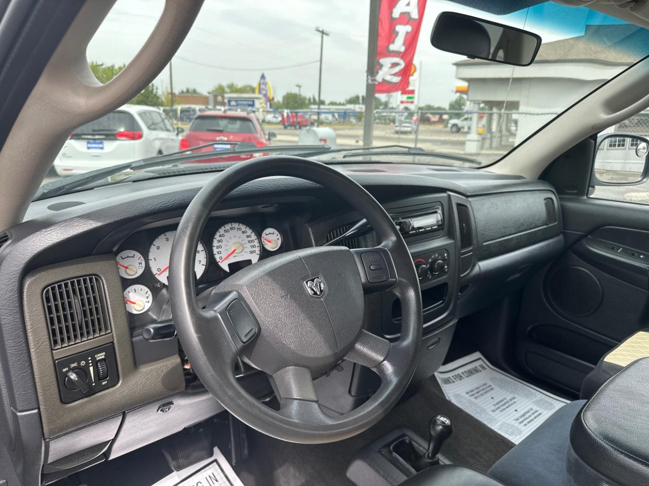 Dodge Ram 1500 4dr Quad Cab 140.5" WB 4WD SLT 2004
