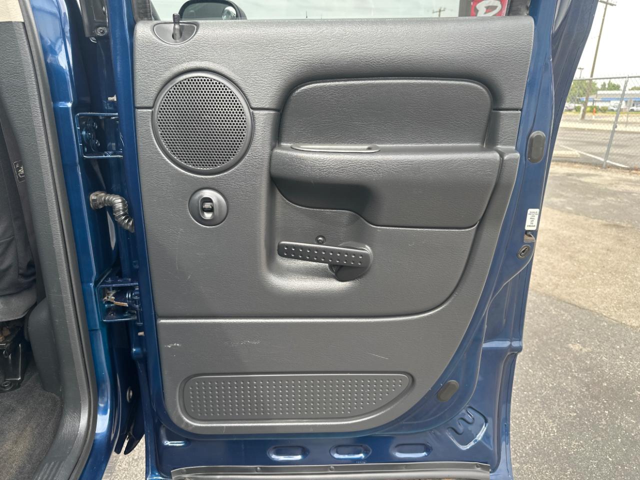 Dodge Ram 1500 4dr Quad Cab 140.5" WB 4WD SLT 2004
