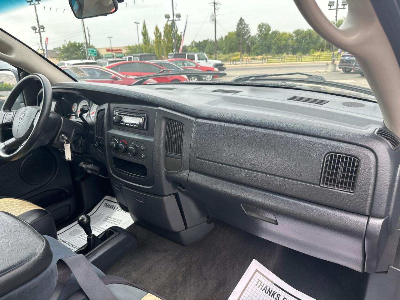 Dodge Ram 1500 4dr Quad Cab 140.5" WB 4WD SLT 2004