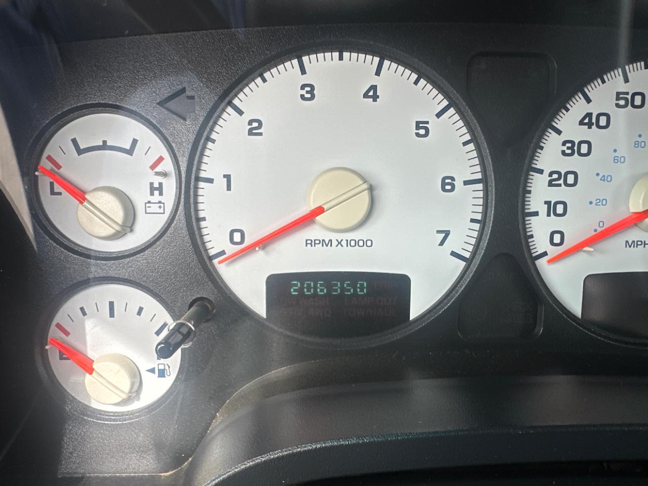 Dodge Ram 1500 4dr Quad Cab 140.5" WB 4WD SLT 2004
