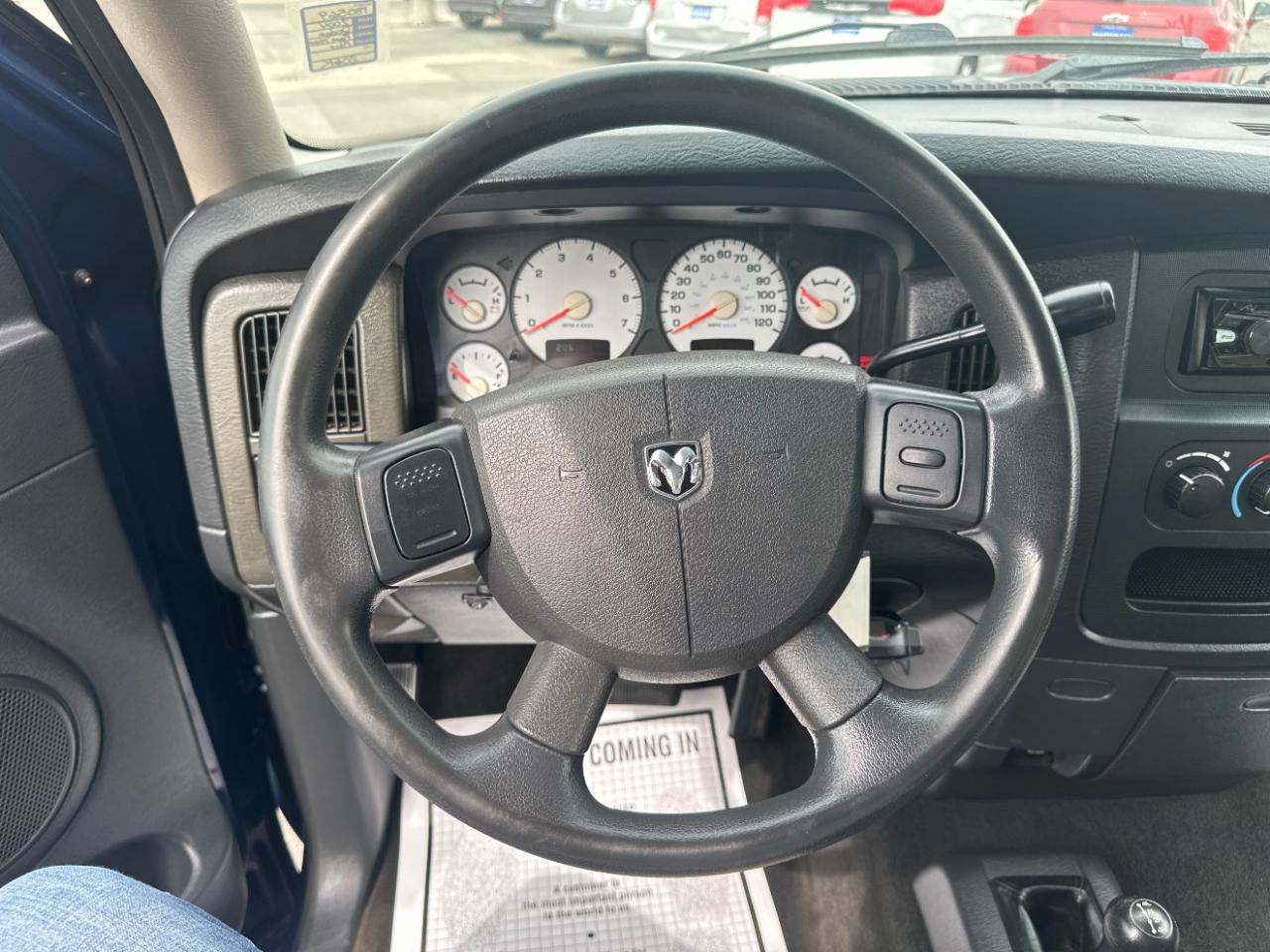Dodge Ram 1500 4dr Quad Cab 140.5" WB 4WD SLT 2004