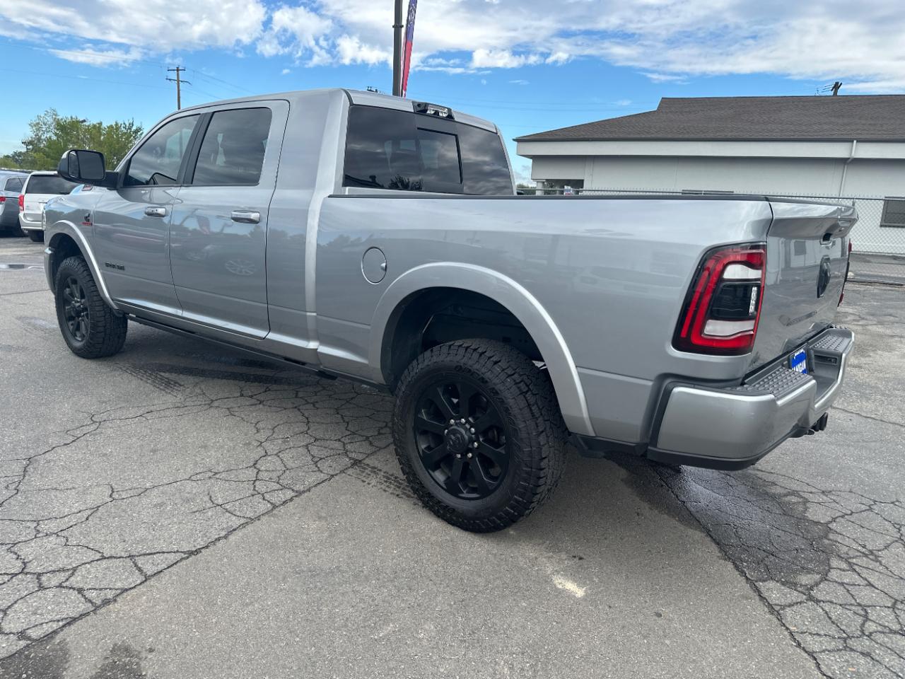 RAM 2500 Laramie 4x4 Mega Cab 6'4" Box 2022
