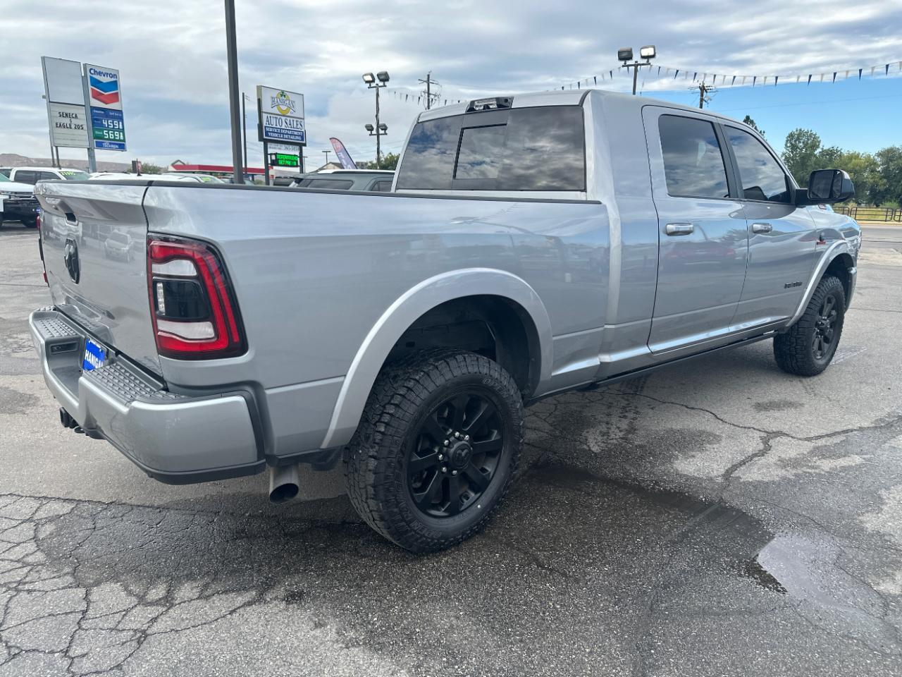 RAM 2500 Laramie 4x4 Mega Cab 6'4" Box 2022