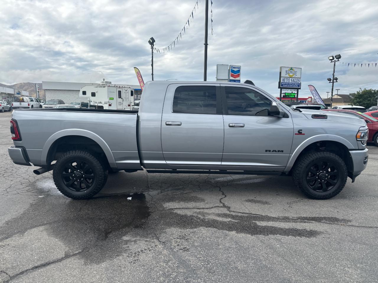 RAM 2500 Laramie 4x4 Mega Cab 6'4" Box 2022
