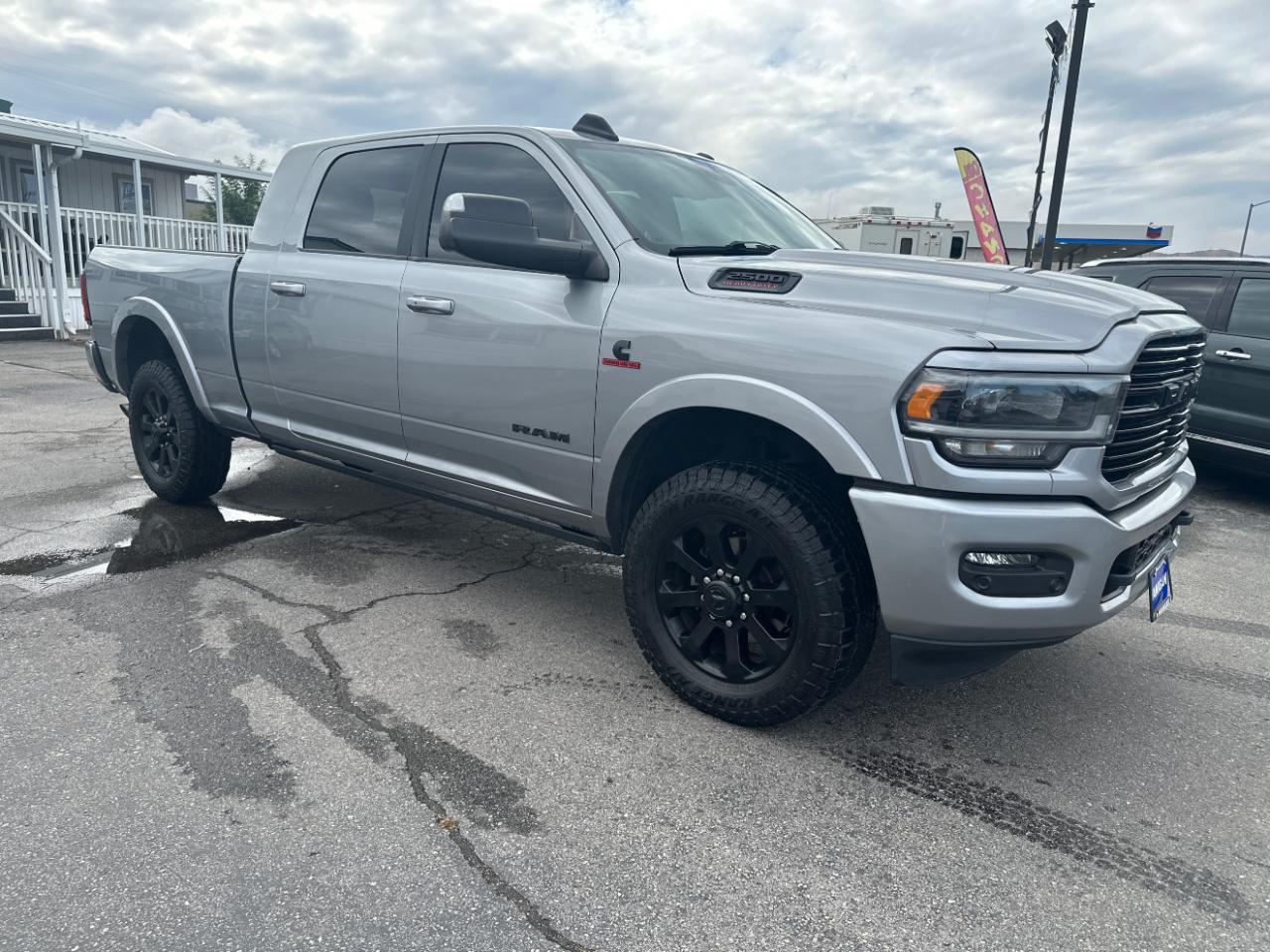 RAM 2500 Laramie 4x4 Mega Cab 6'4" Box 2022