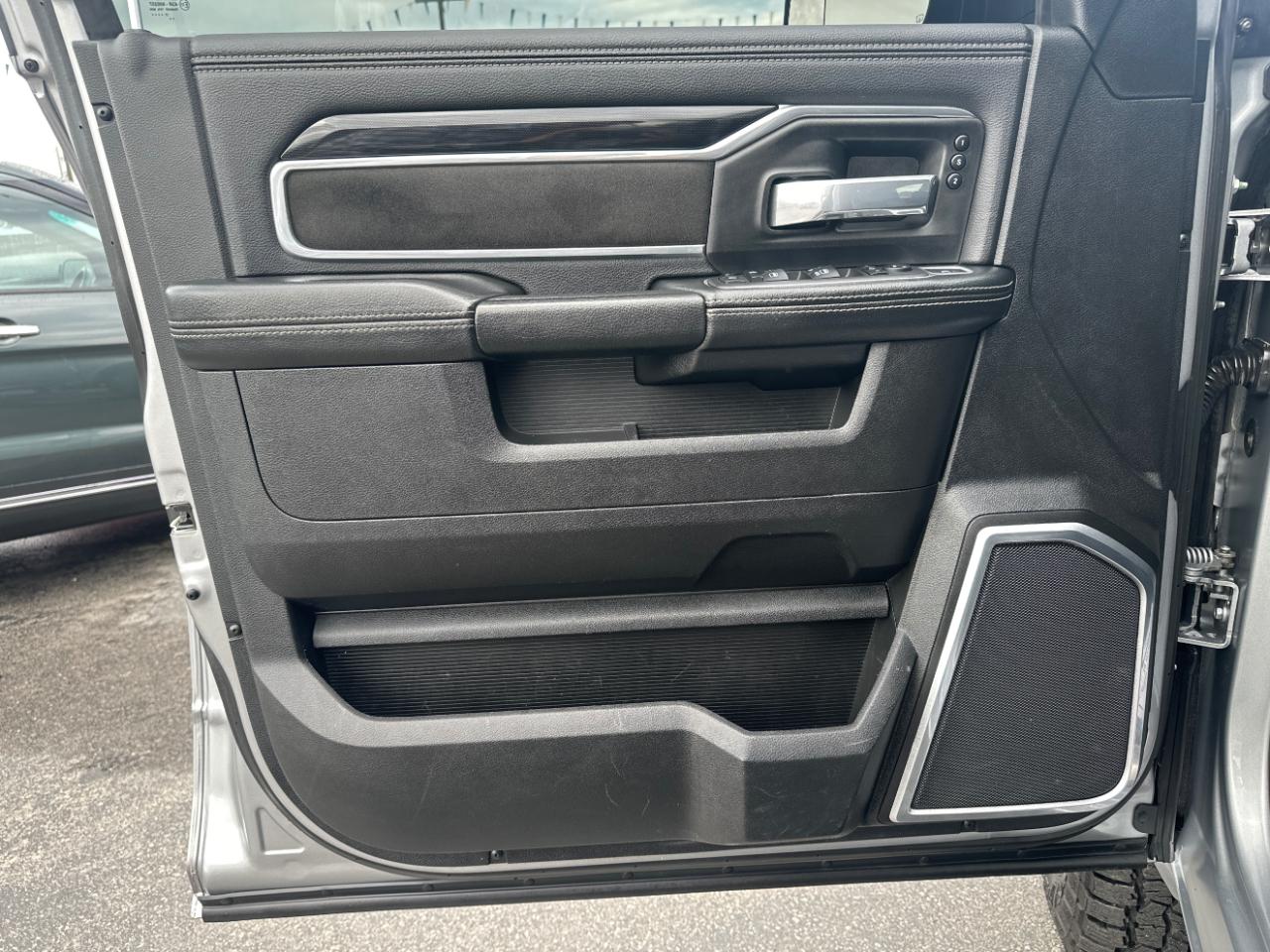 RAM 2500 Laramie 4x4 Mega Cab 6'4" Box 2022