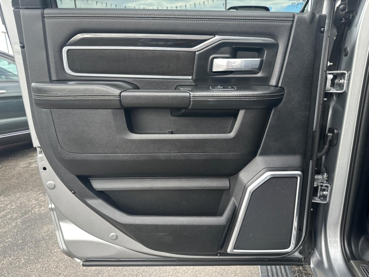 RAM 2500 Laramie 4x4 Mega Cab 6'4" Box 2022