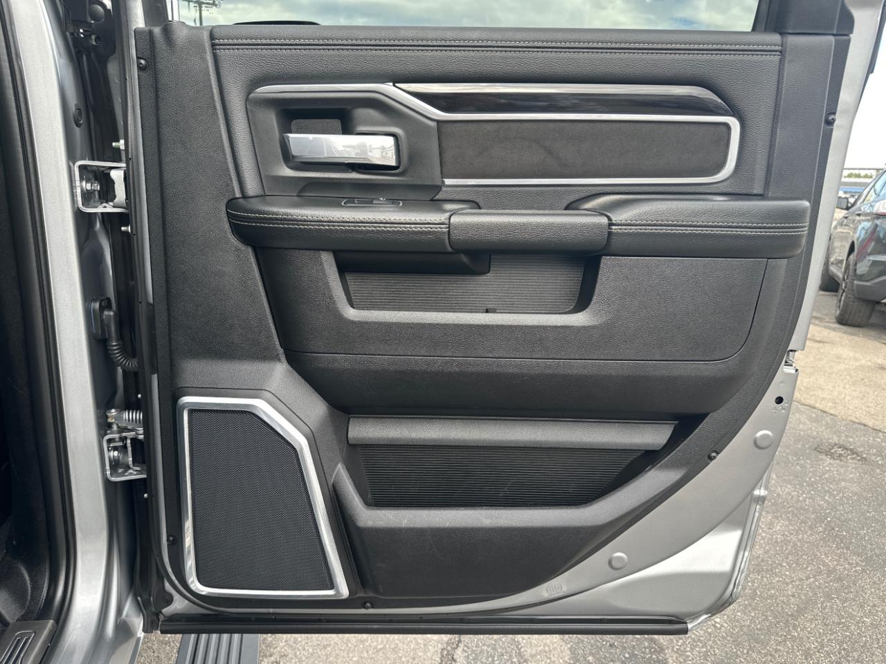 RAM 2500 Laramie 4x4 Mega Cab 6'4" Box 2022
