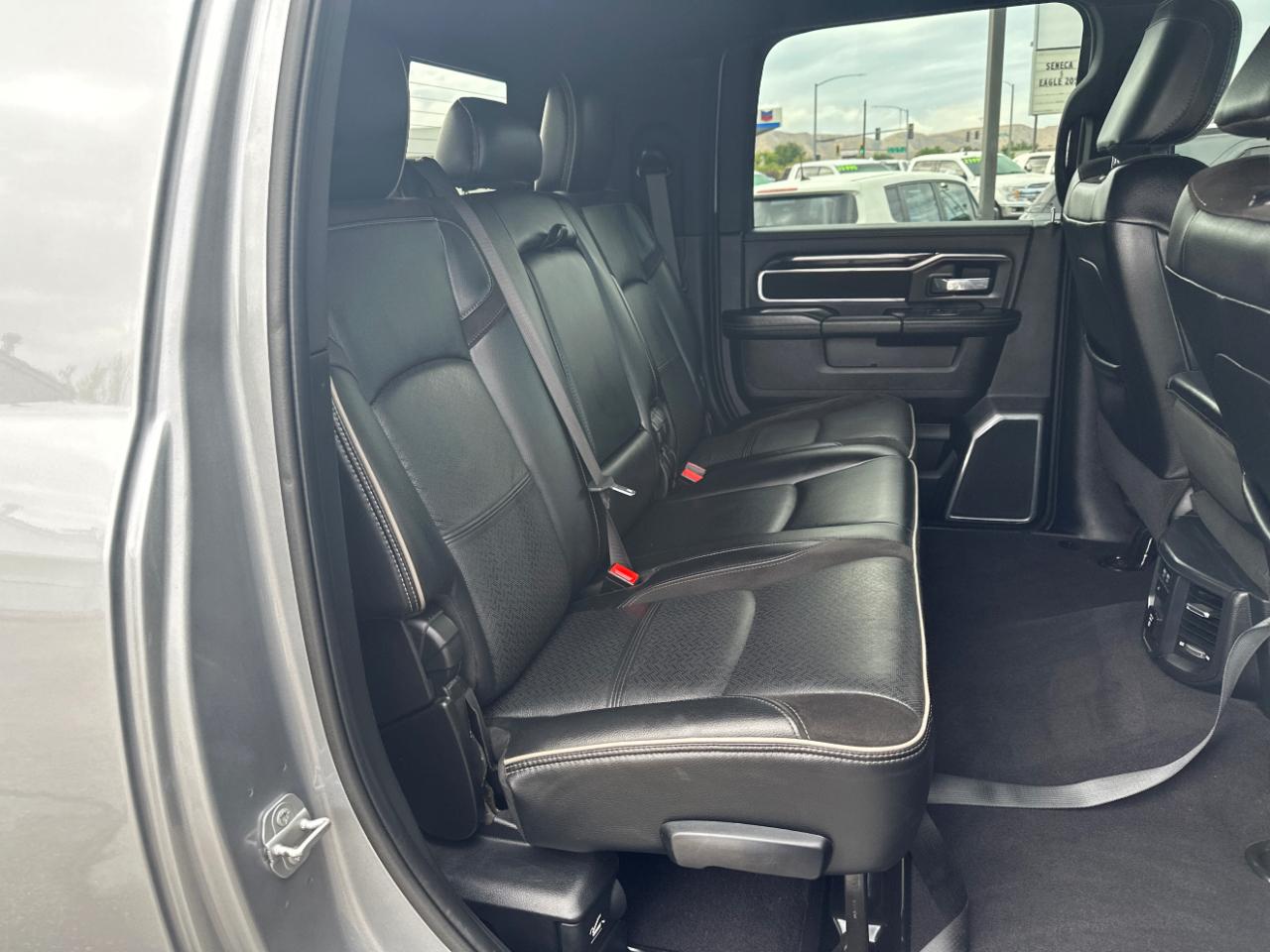 RAM 2500 Laramie 4x4 Mega Cab 6'4" Box 2022