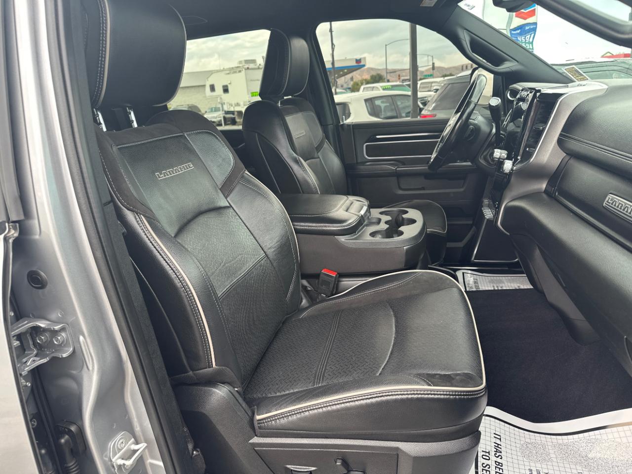 RAM 2500 Laramie 4x4 Mega Cab 6'4" Box 2022