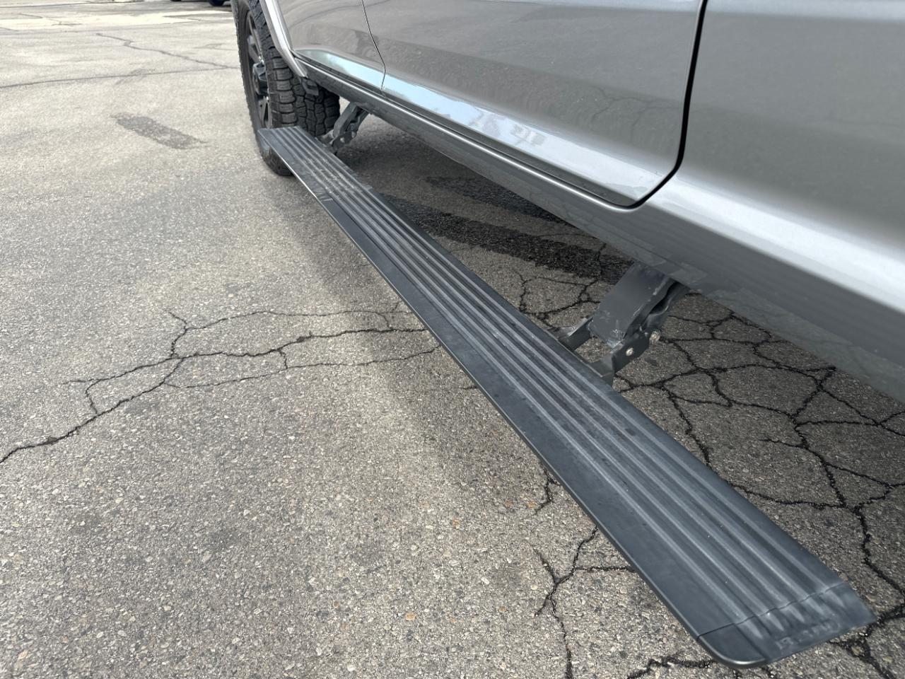 RAM 2500 Laramie 4x4 Mega Cab 6'4" Box 2022