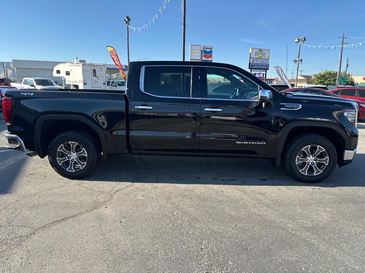GMC Sierra 1500 4WD Crew Cab 147" SLT 2025