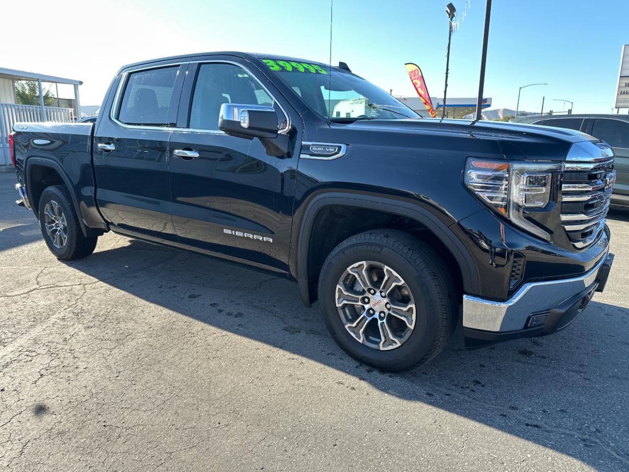 GMC Sierra 1500 4WD Crew Cab 147" SLT 2025
