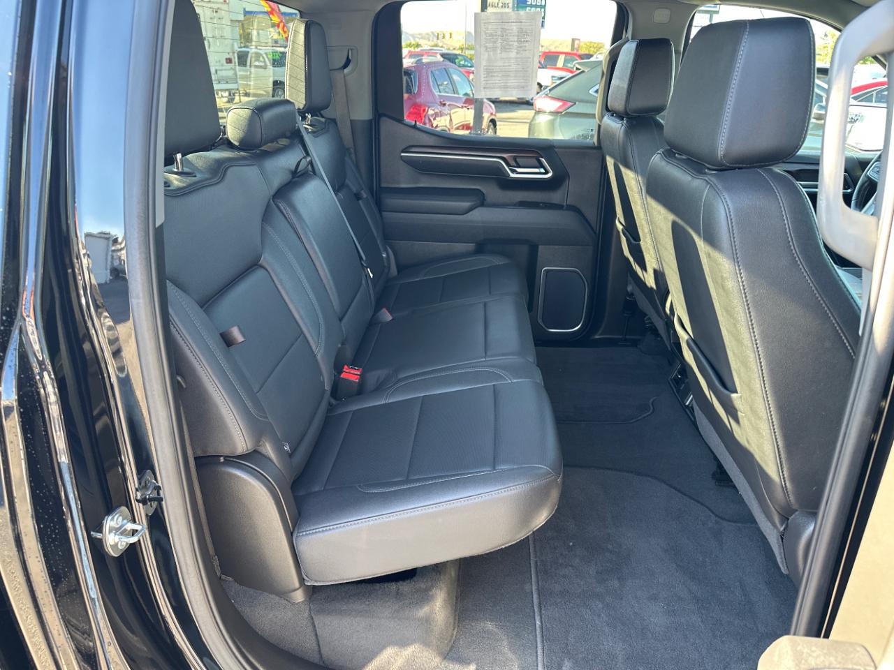 GMC Sierra 1500 4WD Crew Cab 147" SLT 2025