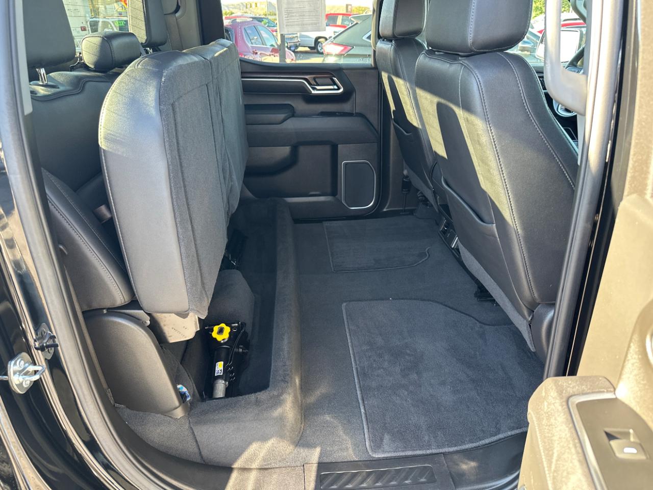 GMC Sierra 1500 4WD Crew Cab 147" SLT 2025