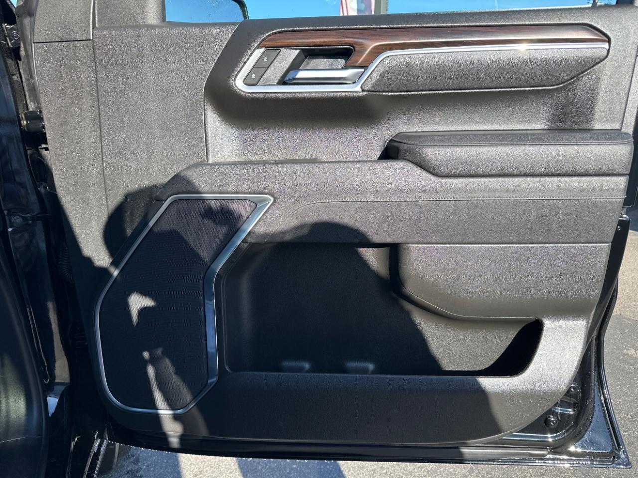 GMC Sierra 1500 4WD Crew Cab 147" SLT 2025