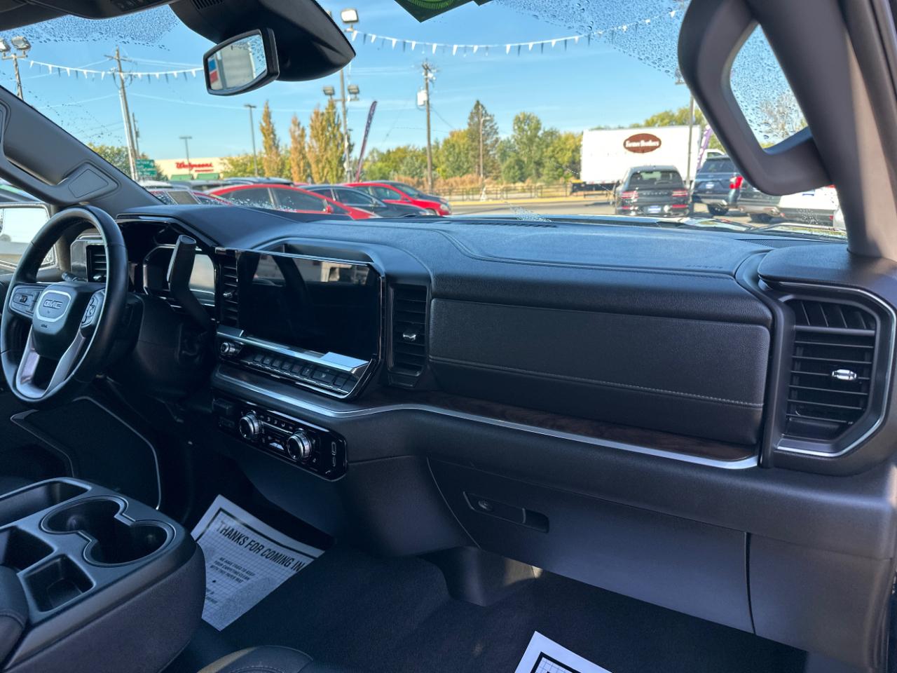 GMC Sierra 1500 4WD Crew Cab 147" SLT 2025