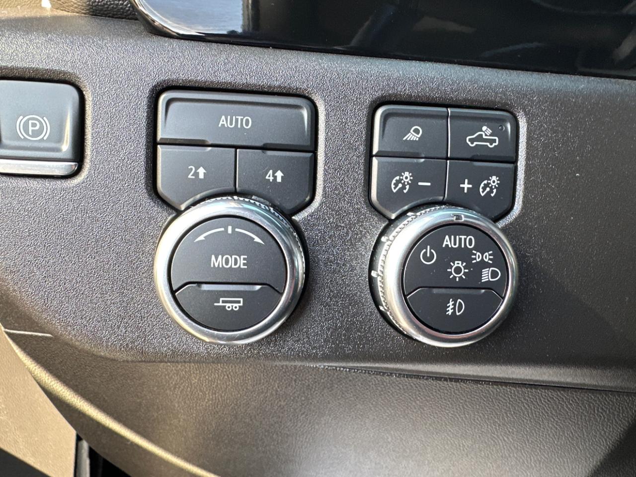 GMC Sierra 1500 4WD Crew Cab 147" SLT 2025