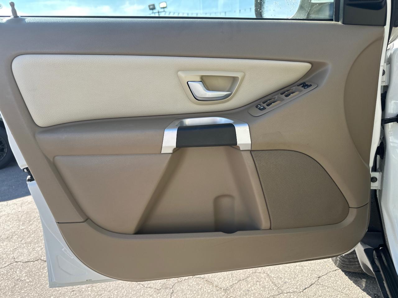 Volvo XC90 AWD 4dr I6 2010