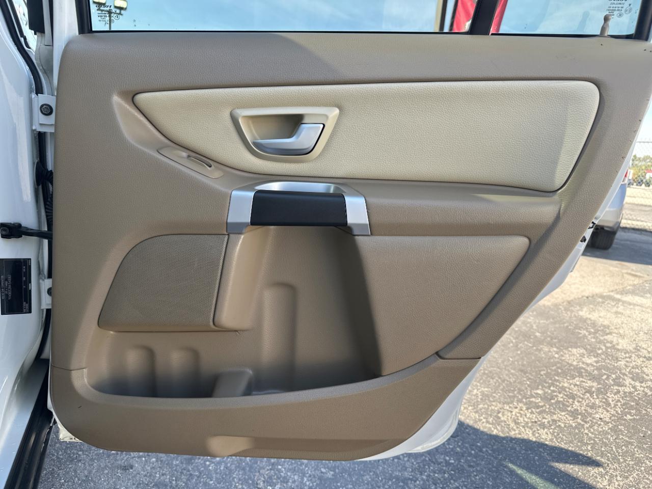 Volvo XC90 AWD 4dr I6 2010
