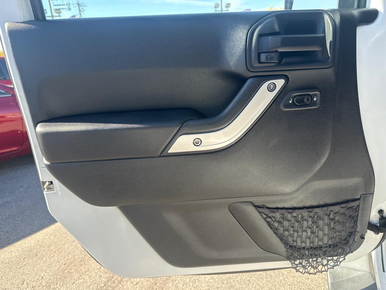 Jeep Wrangler Unlimited 4WD 4dr Sahara 2014