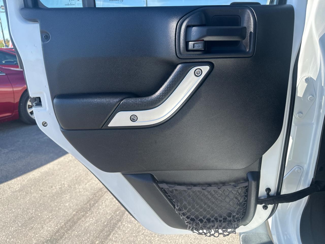 Jeep Wrangler Unlimited 4WD 4dr Sahara 2014