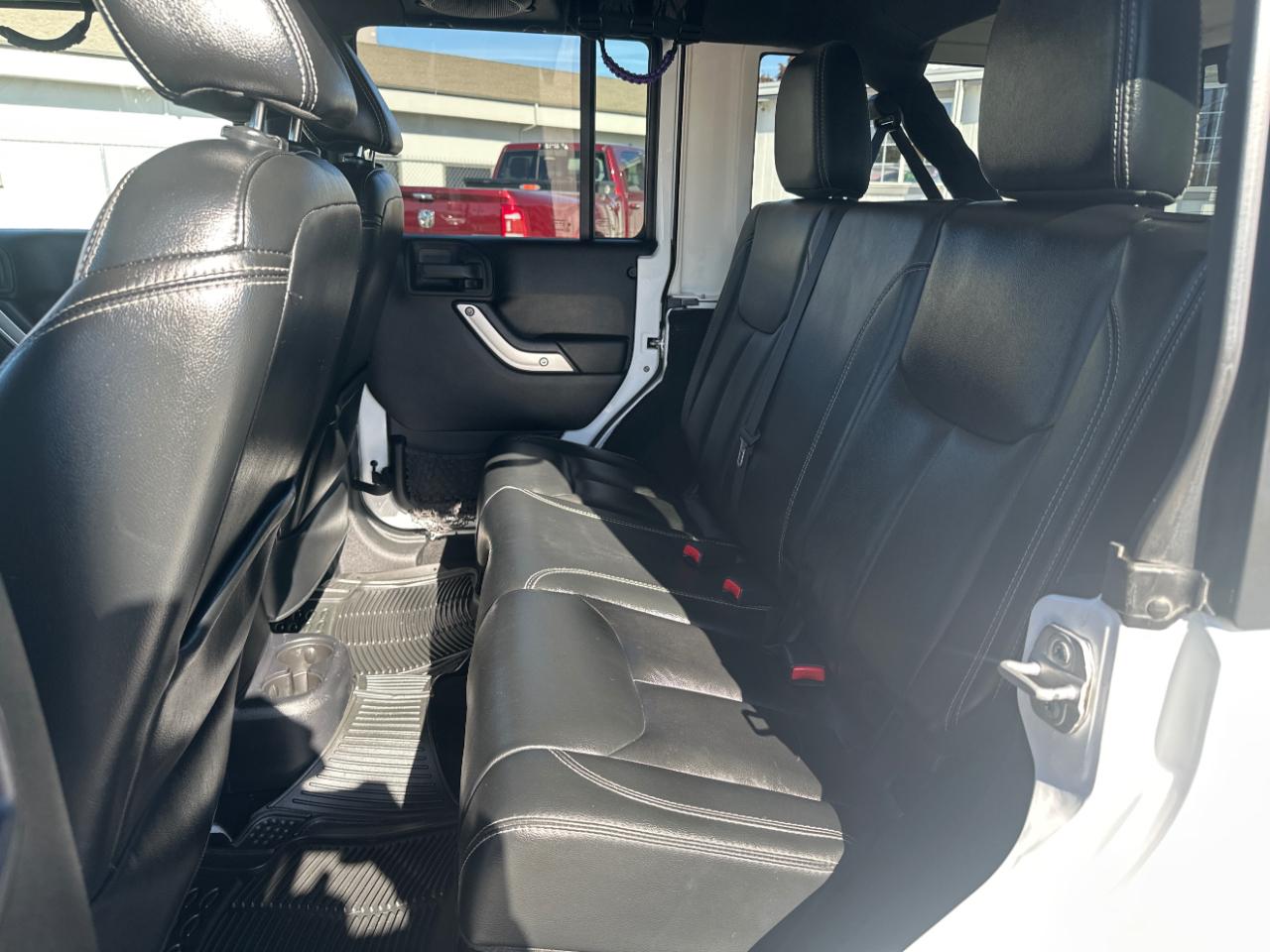 Jeep Wrangler Unlimited 4WD 4dr Sahara 2014