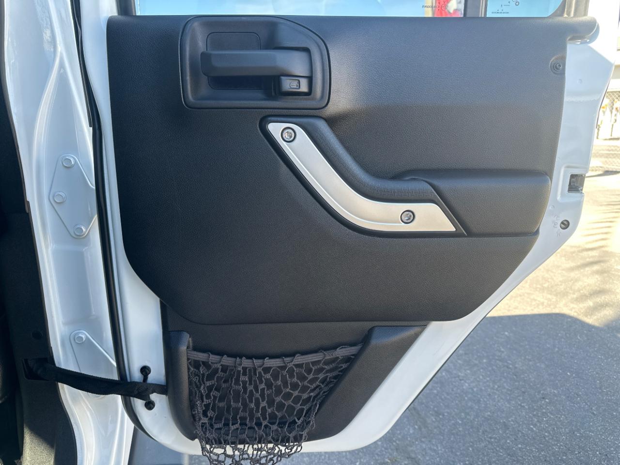 Jeep Wrangler Unlimited 4WD 4dr Sahara 2014