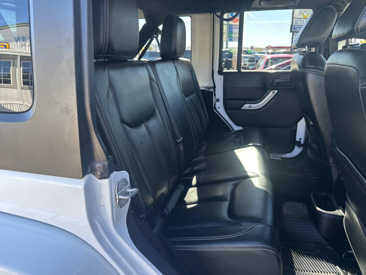 Jeep Wrangler Unlimited 4WD 4dr Sahara 2014